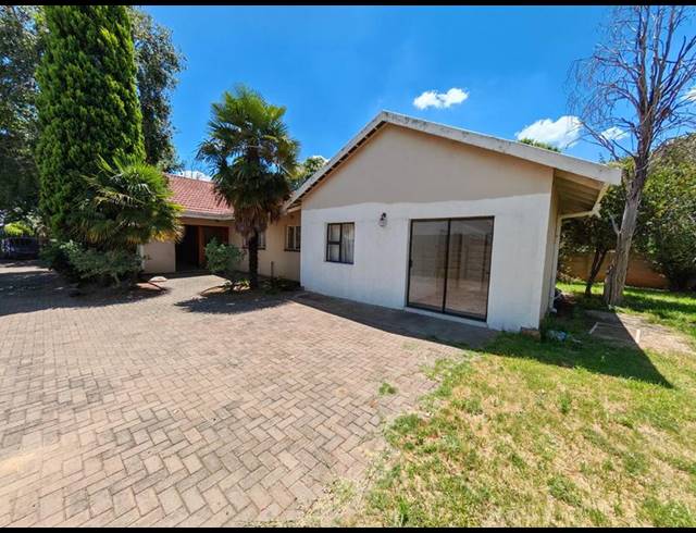 4 BEDROOM HOUSE FOR SALE IN VANDERBIJLPARK SE 6